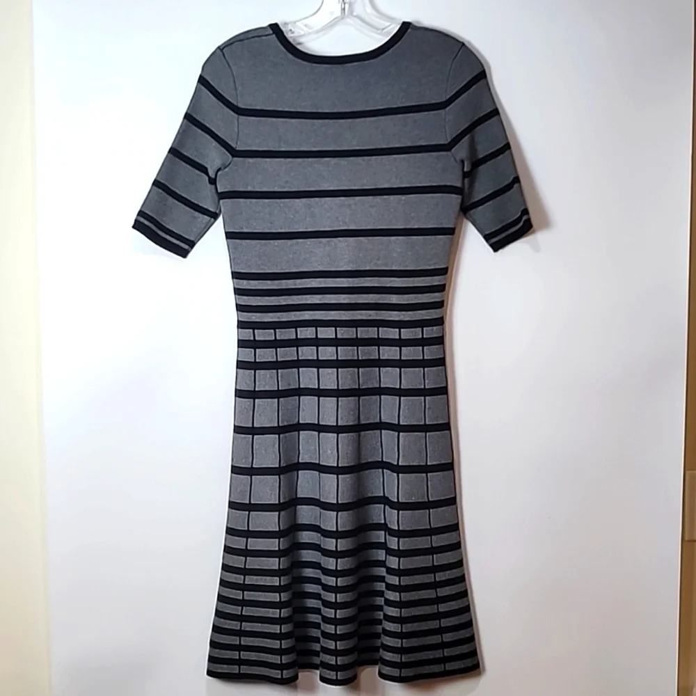Gabby Skye Gray w/Black knit fit & flare Dress